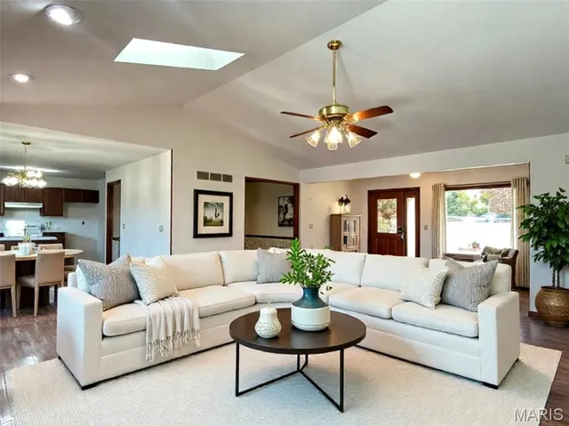 $500,000 | 9047 Sappington Road, Crestwood, MO 63126