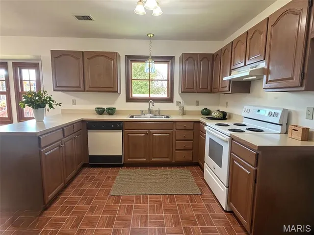 $500,000 | 9047 Sappington Road, Crestwood, MO 63126