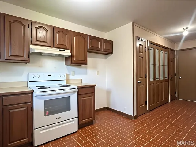 $500,000 | 9047 Sappington Road, Crestwood, MO 63126