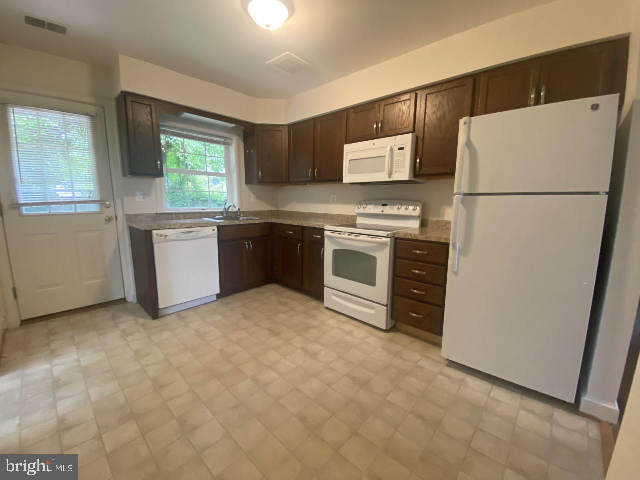 9714 Dameron Drive Silver Spring, MD 20910 - Photo 5 of 18