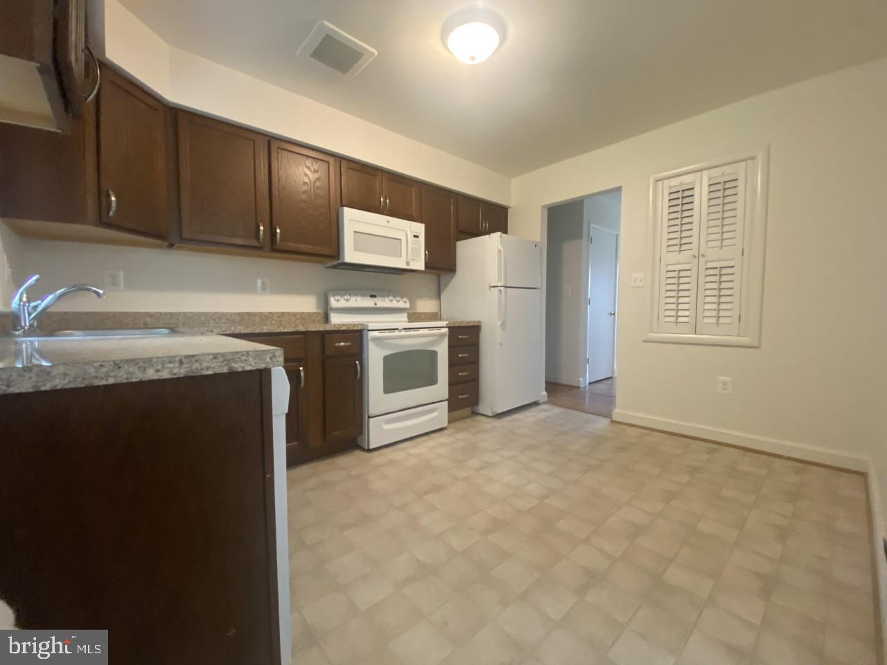 9714 Dameron Drive Silver Spring, MD 20910 - Photo 6 of 18