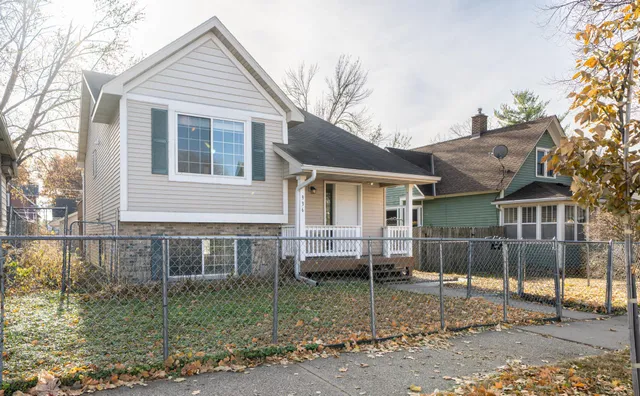 $385,000 | 936 Thomas Avenue West, St. Paul, MN 55104