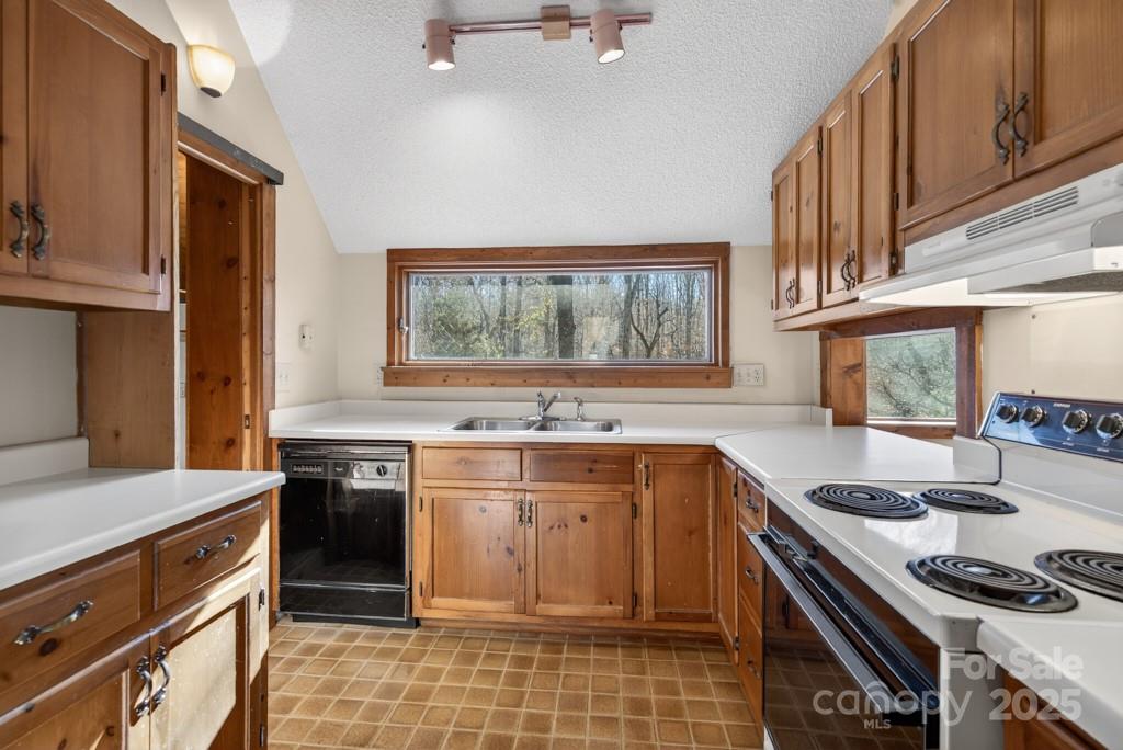 241 Pinefield Drive Tryon, NC 28782 - Photo 26 of 39 a kitchen with stainless steel appliances granite countertop a stove and a sink