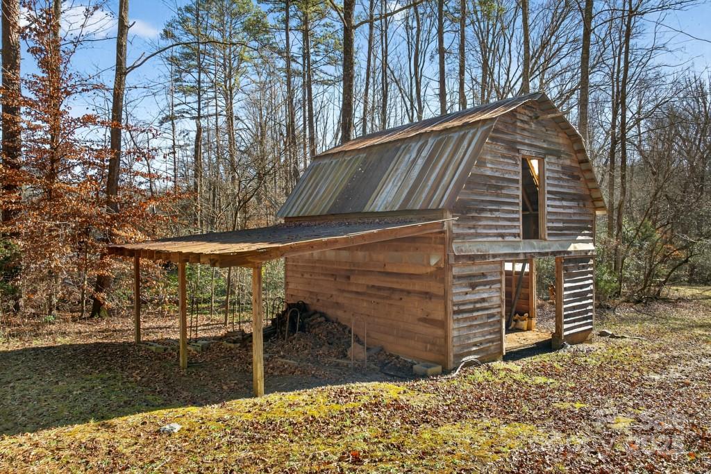 241 Pinefield Drive Tryon, NC 28782 - Photo 36 of 39 a backyard of a house