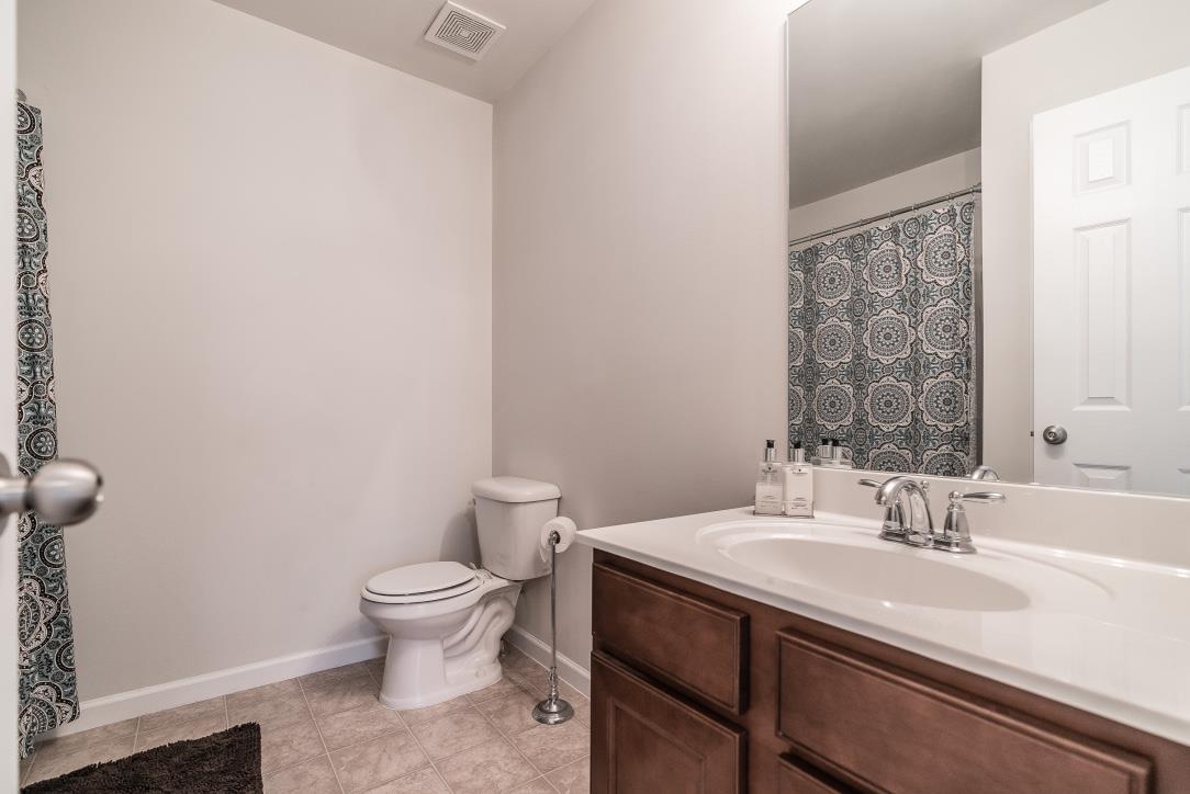 1007 Benwick Road Hendersonville, TN 37075 - Photo 24 of 27 Second full bath on the second floor.