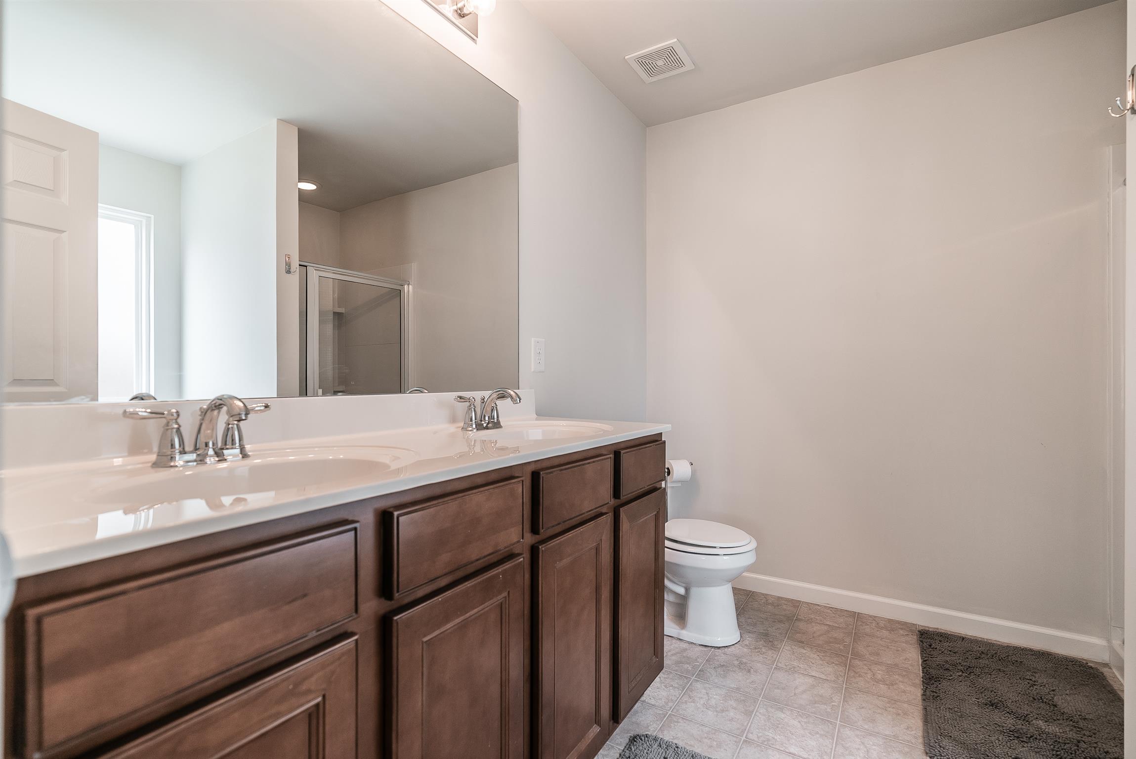 1007 Benwick Road Hendersonville, TN 37075 - Photo 8 of 27 Master Bath offers a dual sink vanity with separate shower and garden tub.