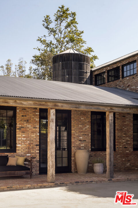 13215 Riviera Ranch Road Los Angeles, CA 90049 - Photo 10 of 65