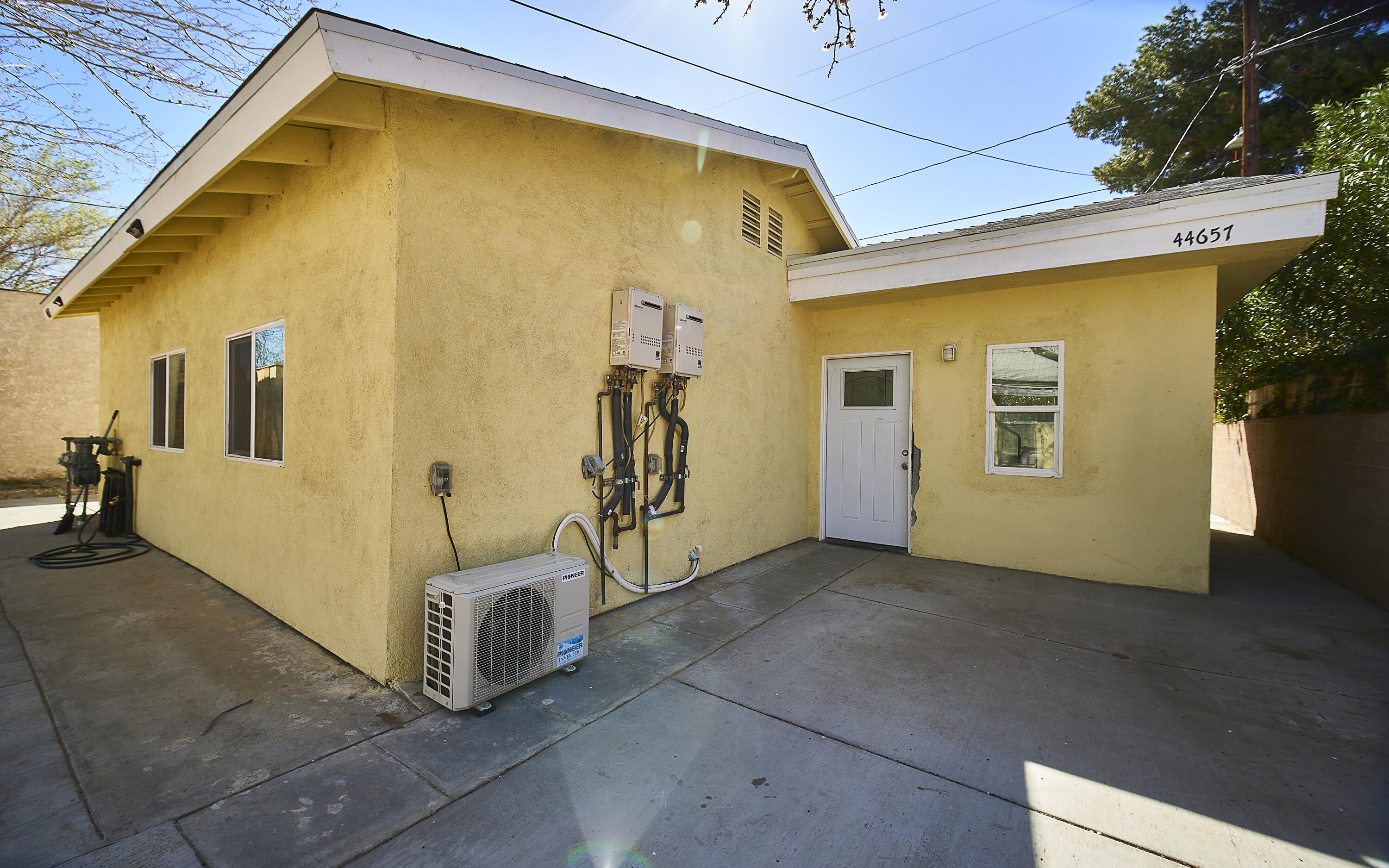 44655 Fig Avenue Lancaster, CA 93534 - Photo 12 of 16 a view of a patio with table and chair