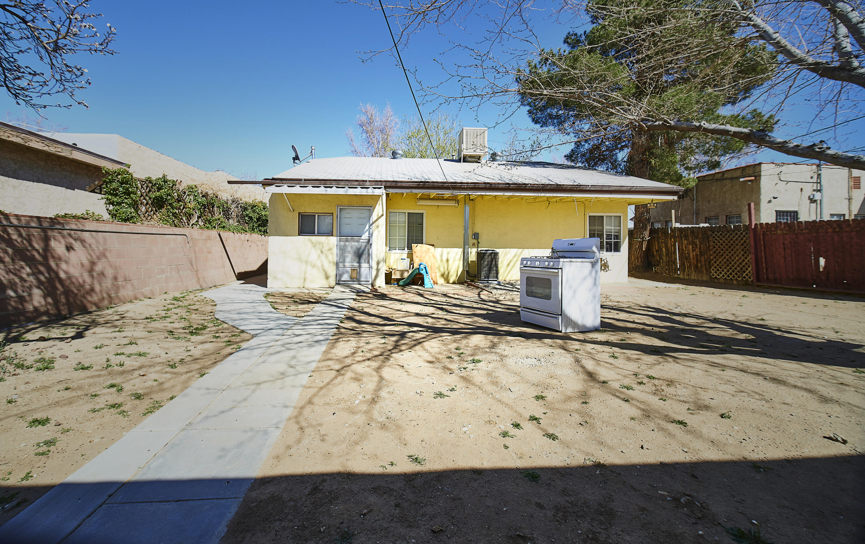 44655 Fig Avenue Lancaster, CA 93534 - Photo 15 of 16 a view of a backyard of a house