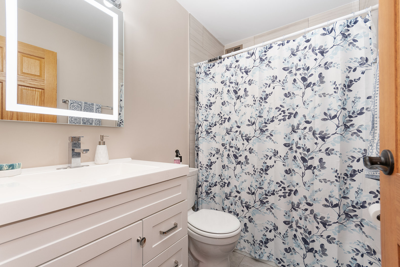 6171 North Sheridan Road, Unit 1012 Chicago, IL 60660 - Photo 11 of 15 Gallery Image 11