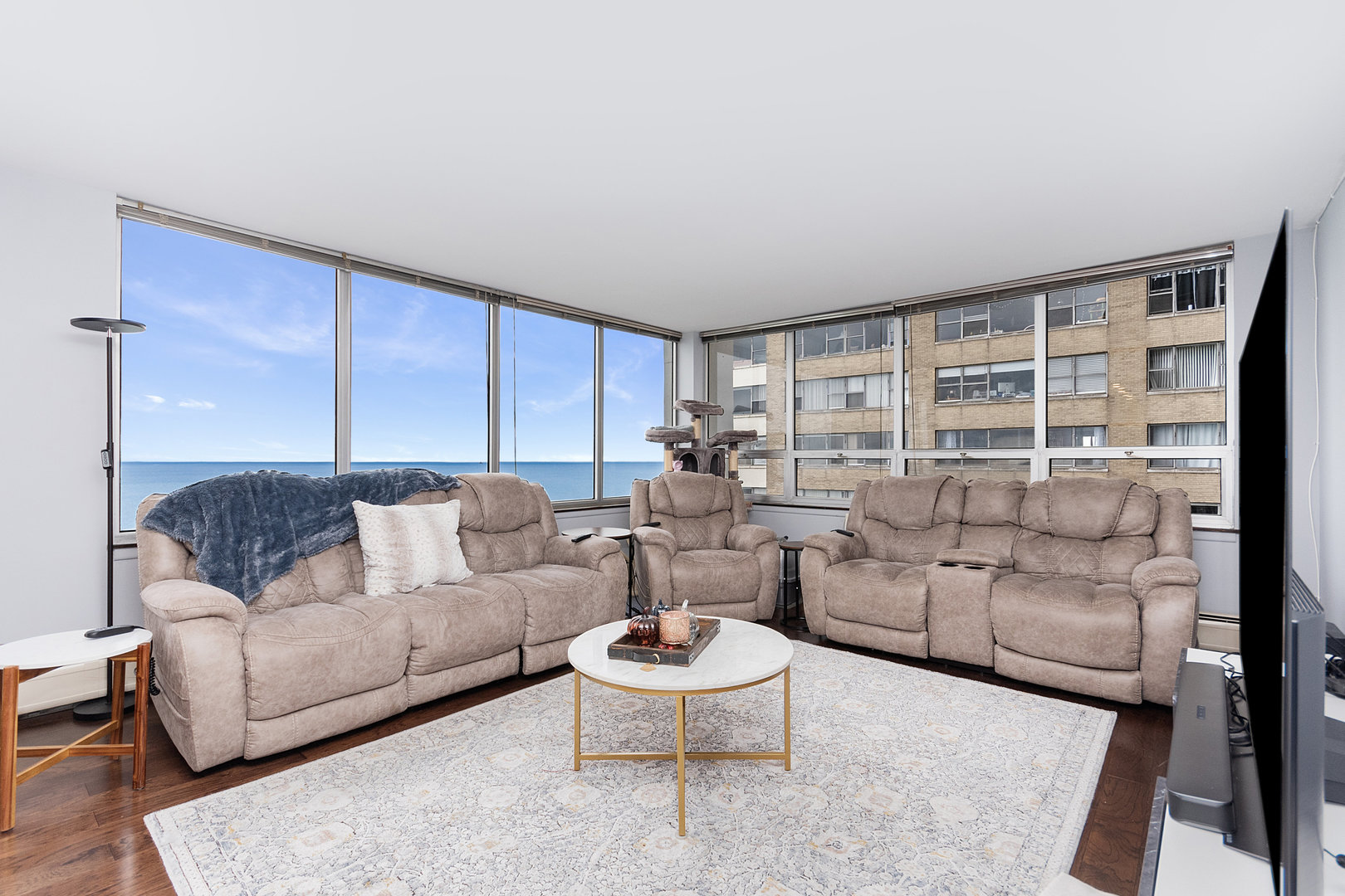 6171 North Sheridan Road, Unit 1012 Chicago, IL 60660 - Photo 2 of 15 Gallery Image 2