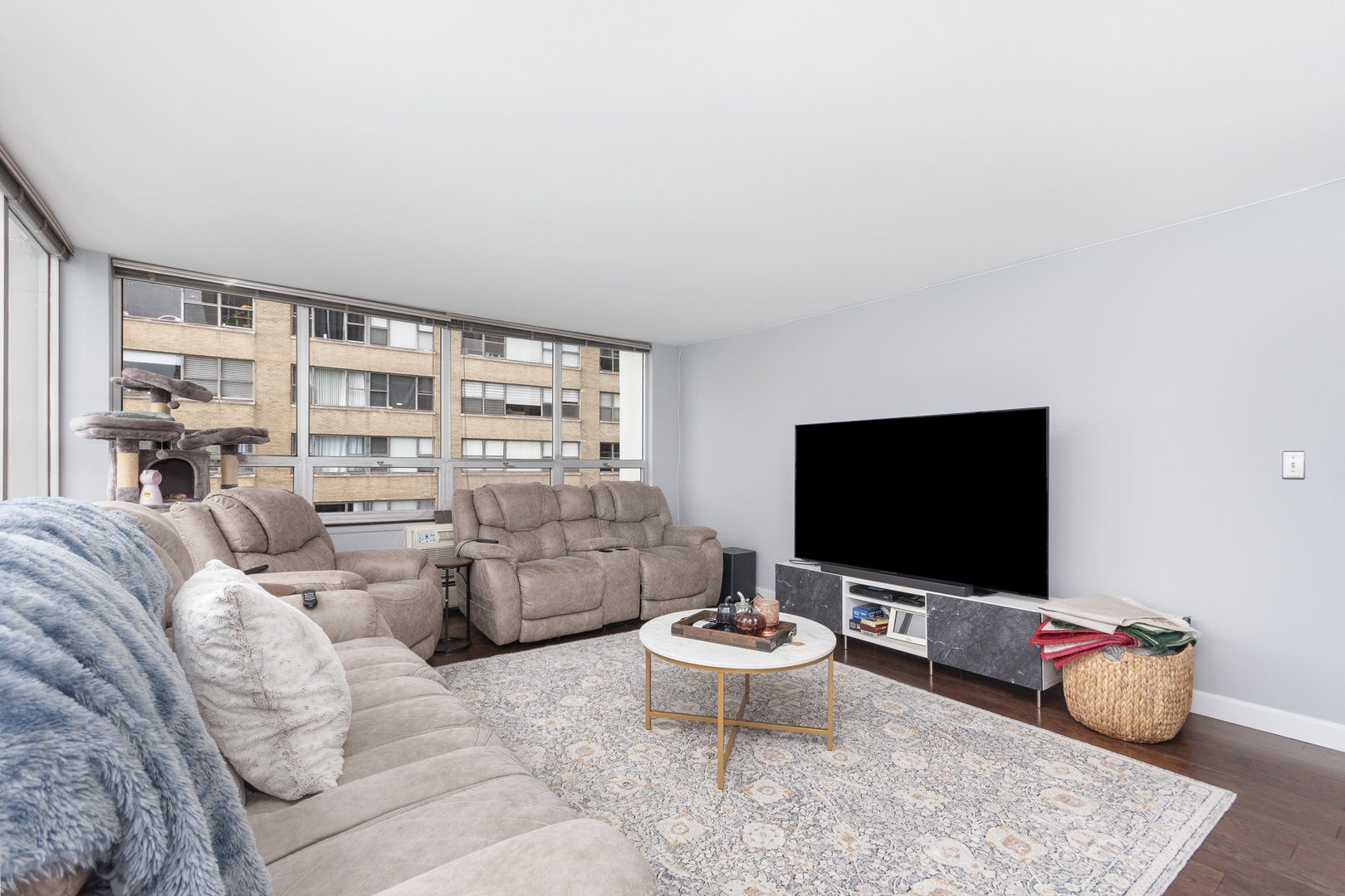 6171 North Sheridan Road, Unit 1012 Chicago, IL 60660 - Photo 3 of 15 Gallery Image 3