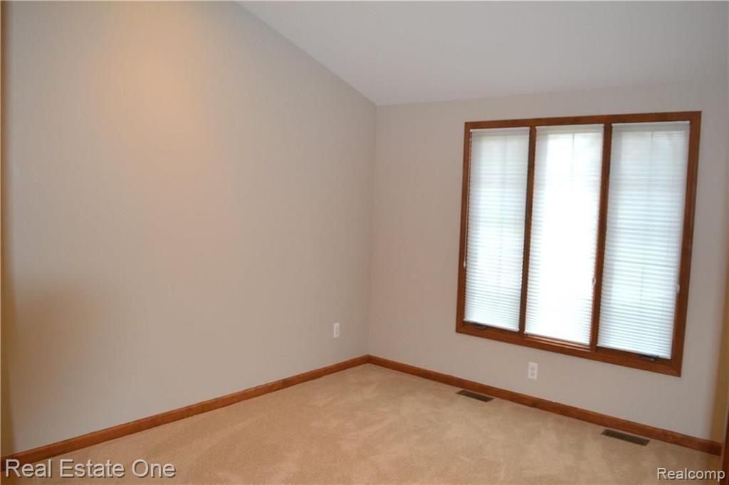 30992 Country Ridge Circle Farmington Hills, MI 48331 - Photo 10 of 40