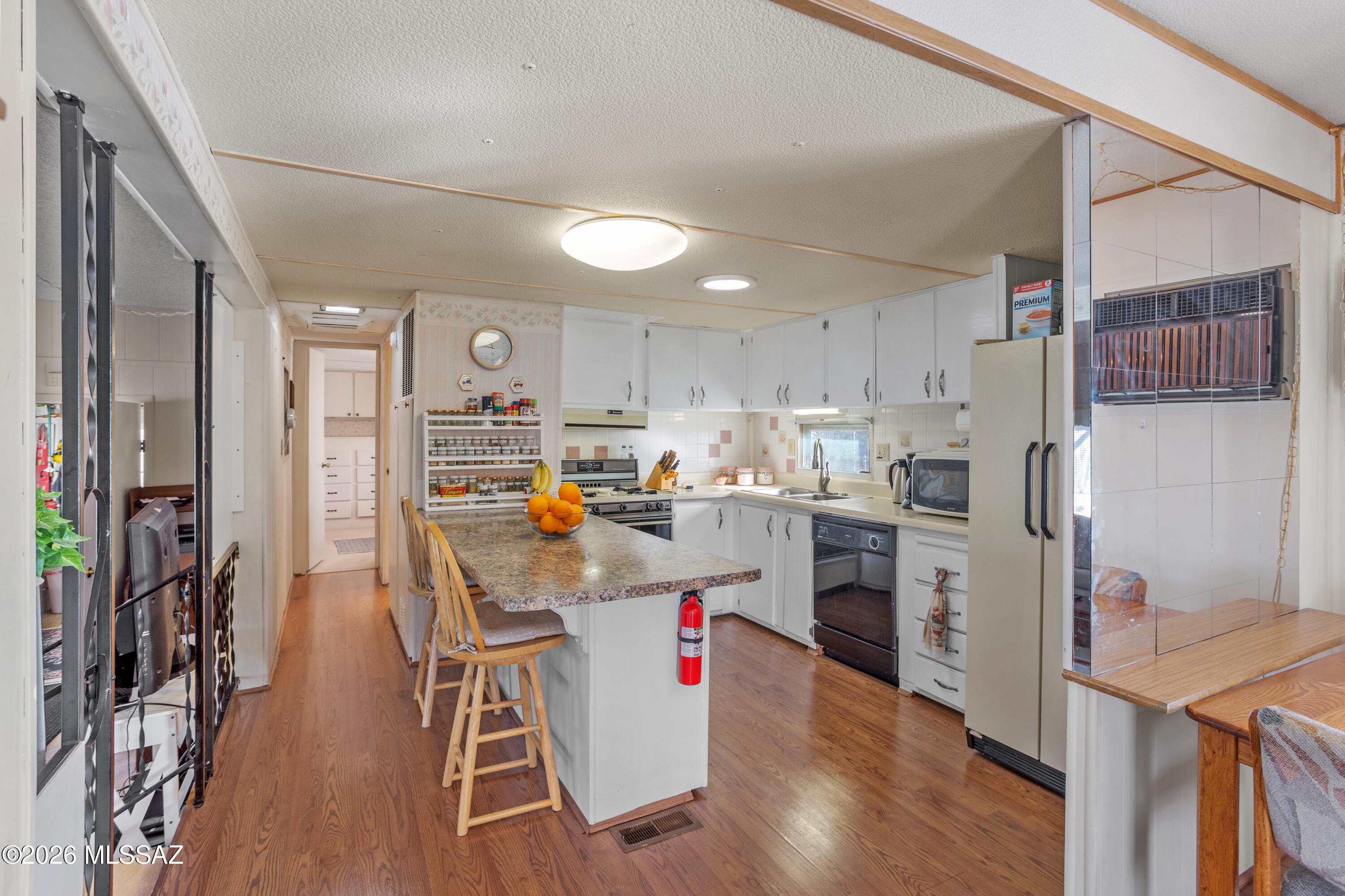 6126 West Rafter Cir Street Tucson, AZ 85713 - Photo 10 of 30 Breakfast bar