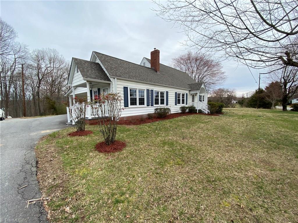 3032 Volunteer Road Pinnacle, NC 27043 - Photo 4 of 30