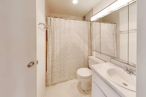 $249,000 | 1 East Scott Street, Unit 1609, Chicago, IL 60610