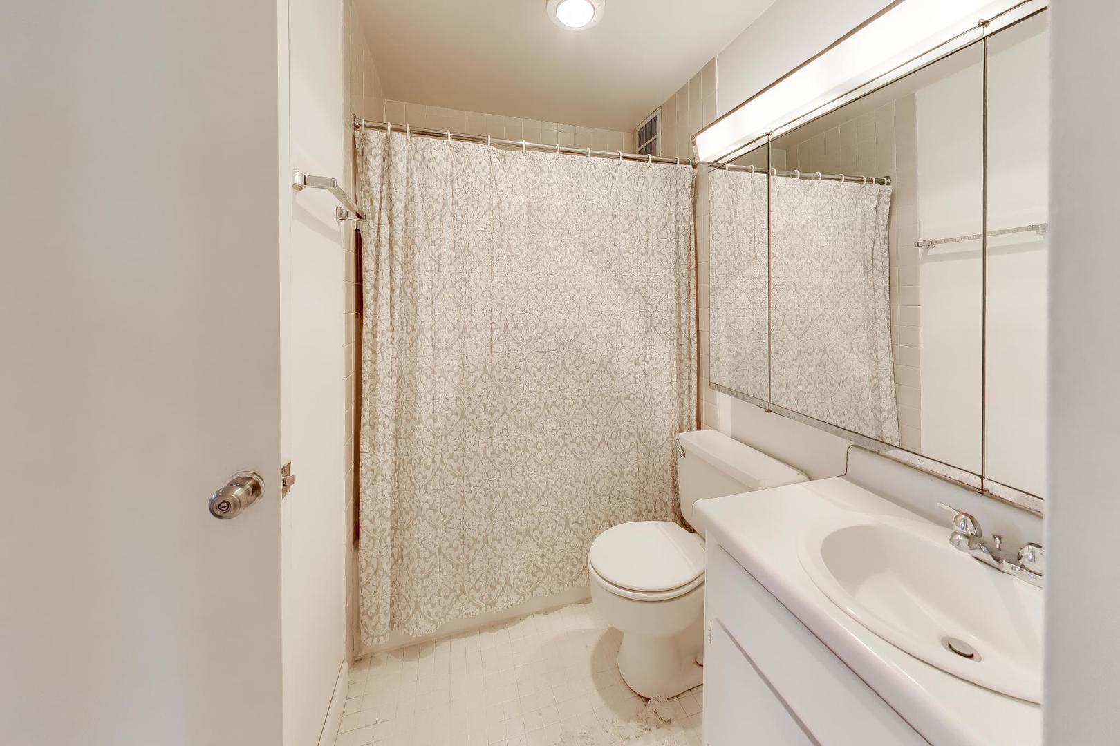 1 East Scott Street, Unit 1609 Chicago, IL 60610 - Photo 15 of 31