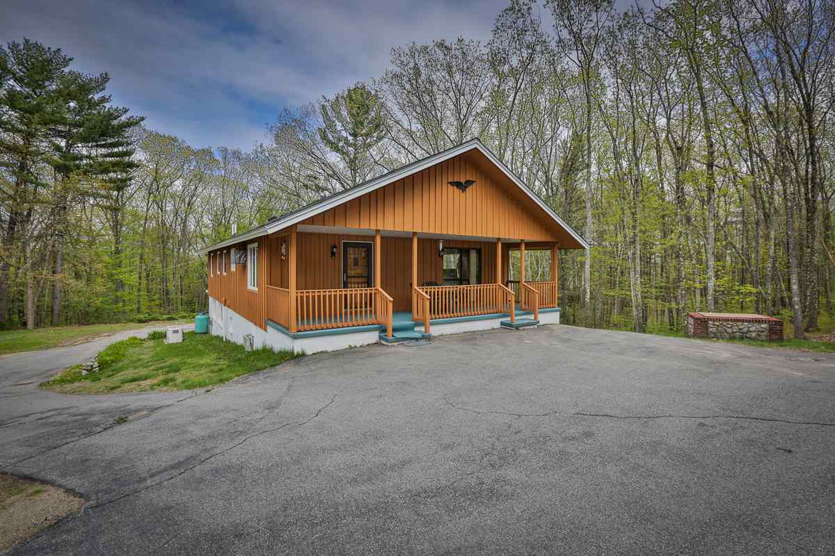 62 Goodhue Road Derry, NH 03038 - Photo 2 of 21