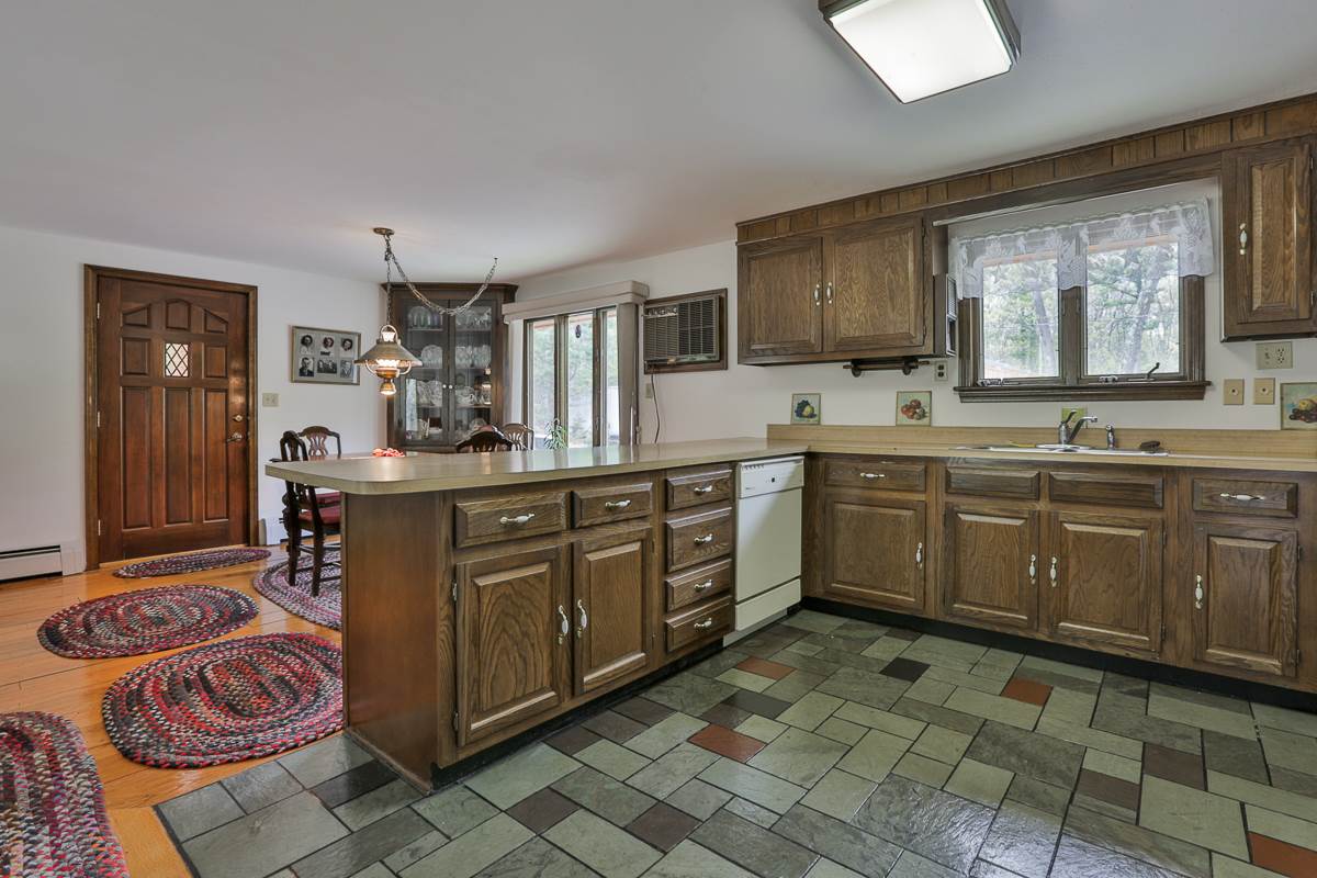 62 Goodhue Road Derry, NH 03038 - Photo 10 of 21