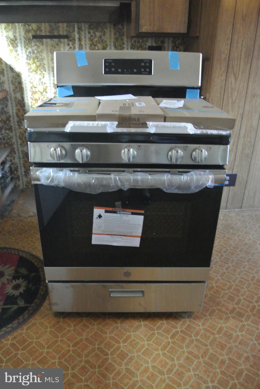 1410 Evans Road Pottstown, PA 19465 - Photo 11 of 40 New Gas Stove