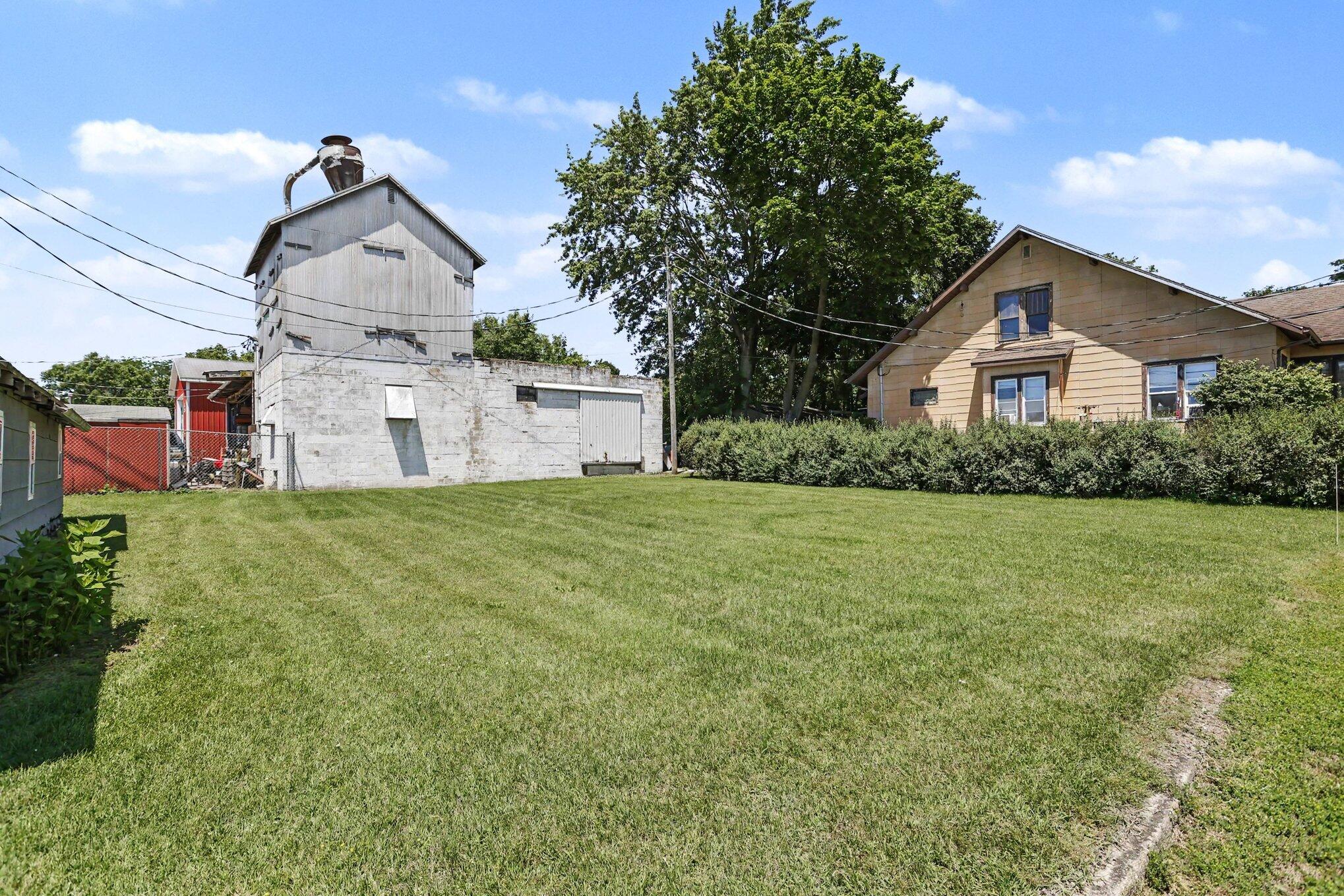 4737 Territorial Road Benton Harbor, MI 49022 - Photo 8 of 39 036_file_7640