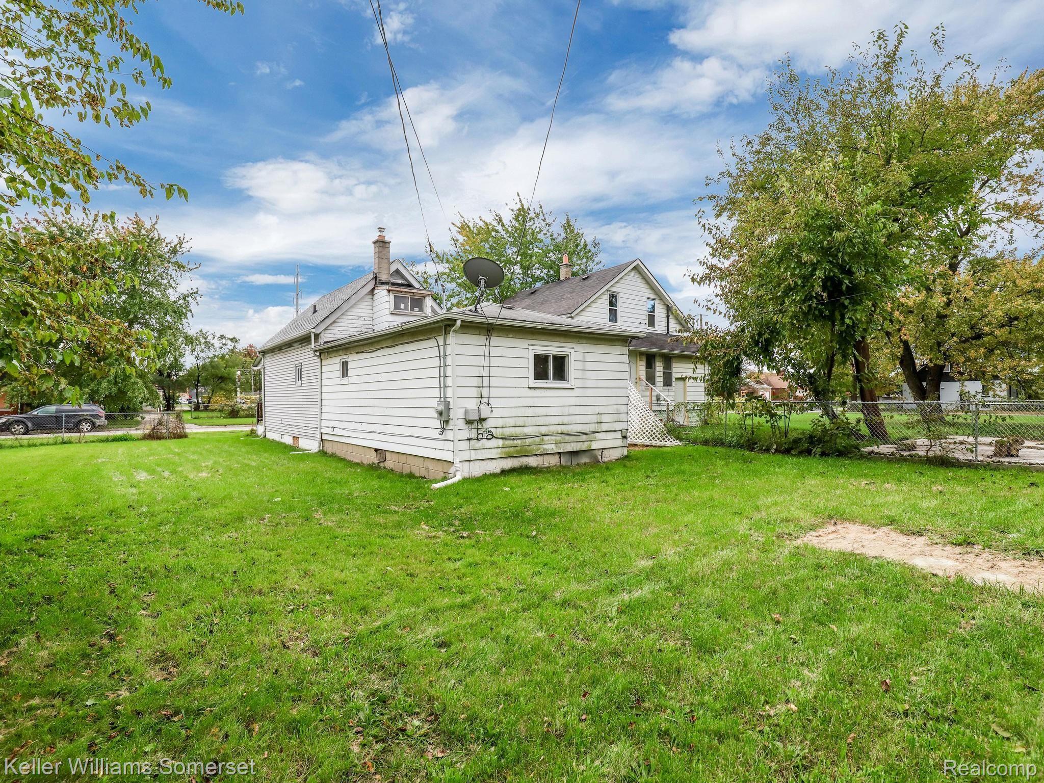 8237 Rivard Avenue Warren, MI 48089 - Photo 26 of 28 SIDE VIEW