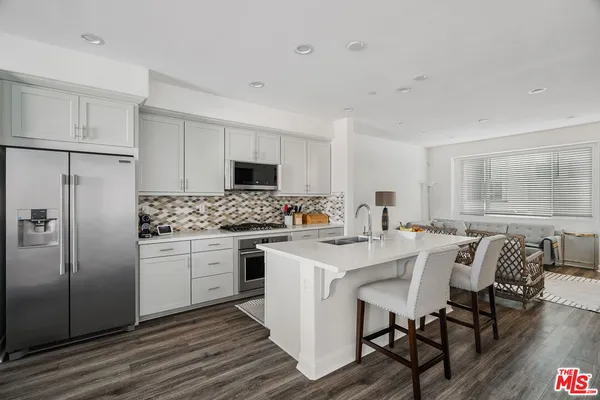 $5,700 | 592 East Imperial Avenue, El Segundo, CA 90245