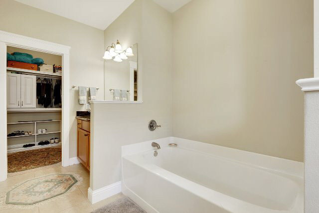 23935 Devonfield Lane Daphne, AL 36526 - Photo 12 of 17 Master Bathroom