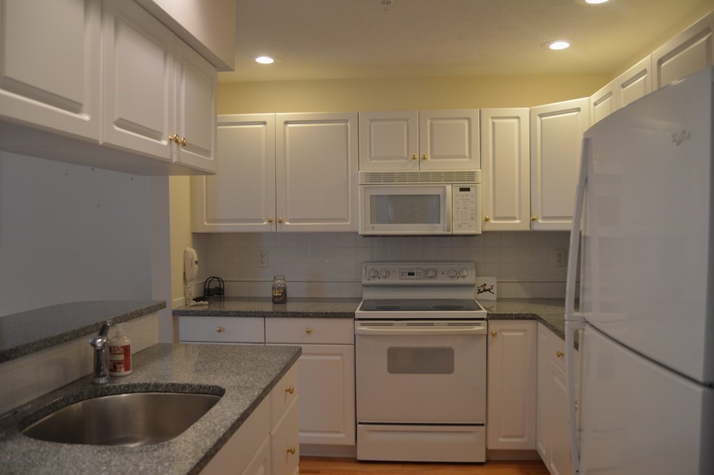 2 Whispering Brook Road, Unit 2 Marlborough, MA 01752 - Photo 4 of 25 Gallery Image 4