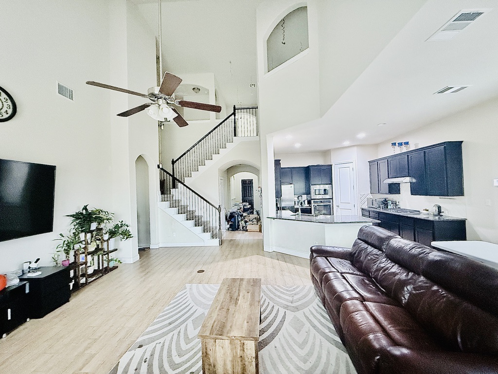 3925 Gildas Path Pflugerville, TX 78660 - Photo 3 of 40 Gallery Image 3