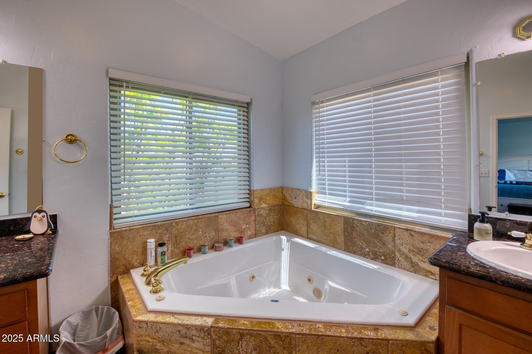 3298 West Monte Vista Trail Benson, AZ 85602 - Photo 21 of 44 a bathroom with bathtub and window