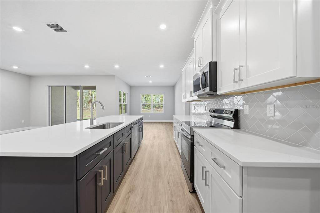 1215 West Union Street Hernando, FL 34442 - Photo 4 of 32