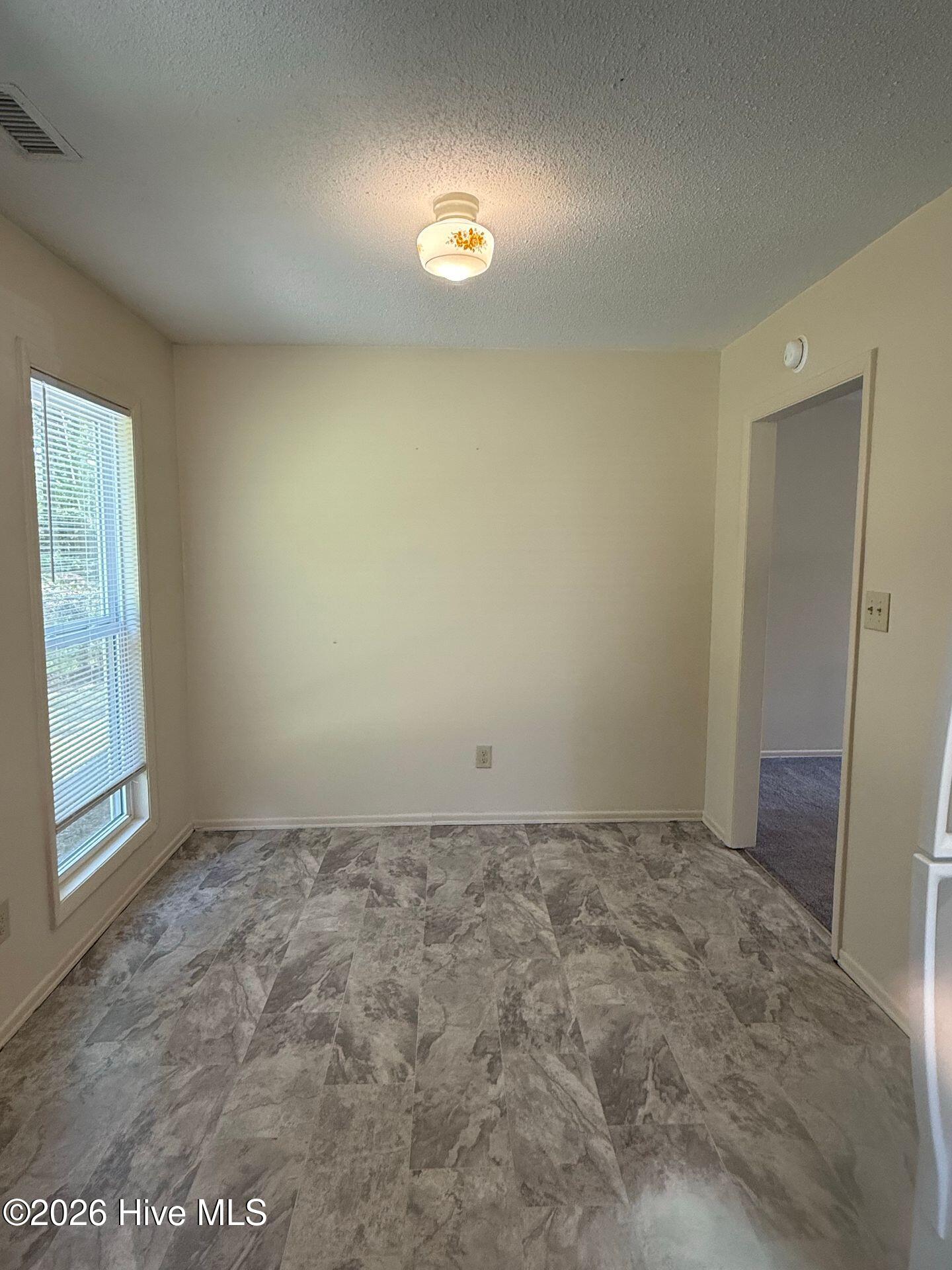 306 Pine Valley Road Jacksonville, NC 28546 - Photo 3 of 8 eat in kitcheb