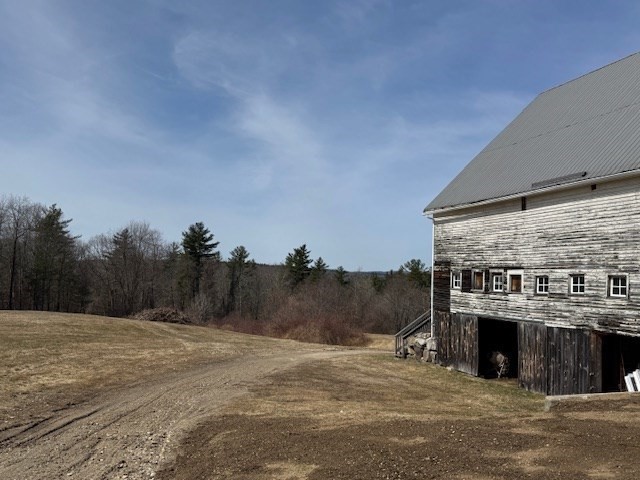 198 North End Road Townsend, MA 01469 - Photo 34 of 37 a view of a house with a terrace