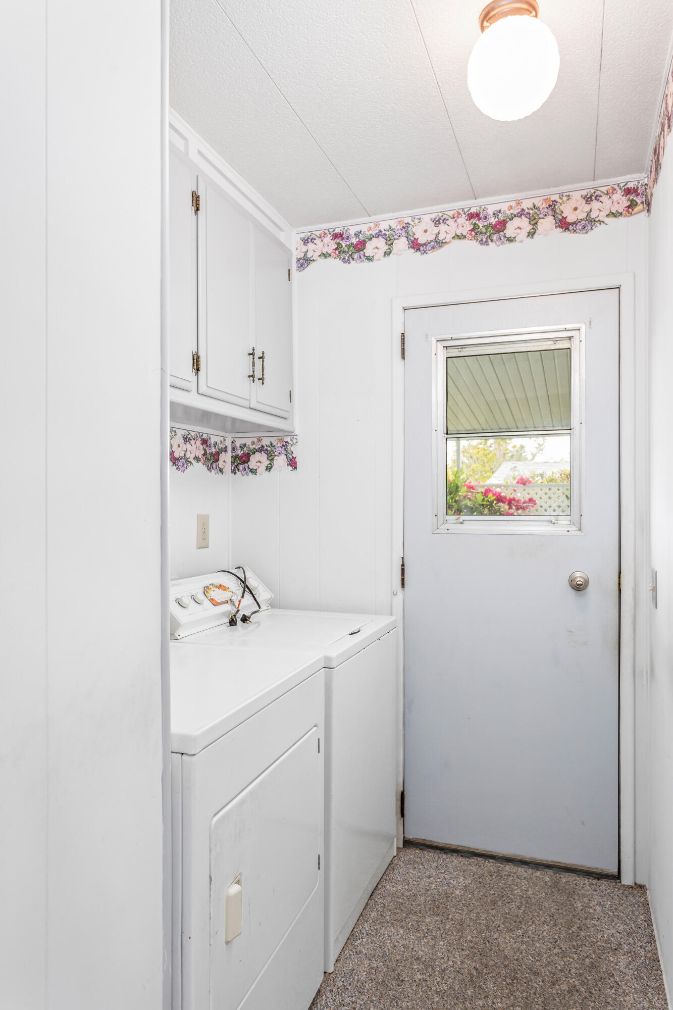 6180 Via Real, Unit 40 Carpinteria, CA 93013 - Photo 14 of 22 Laundry