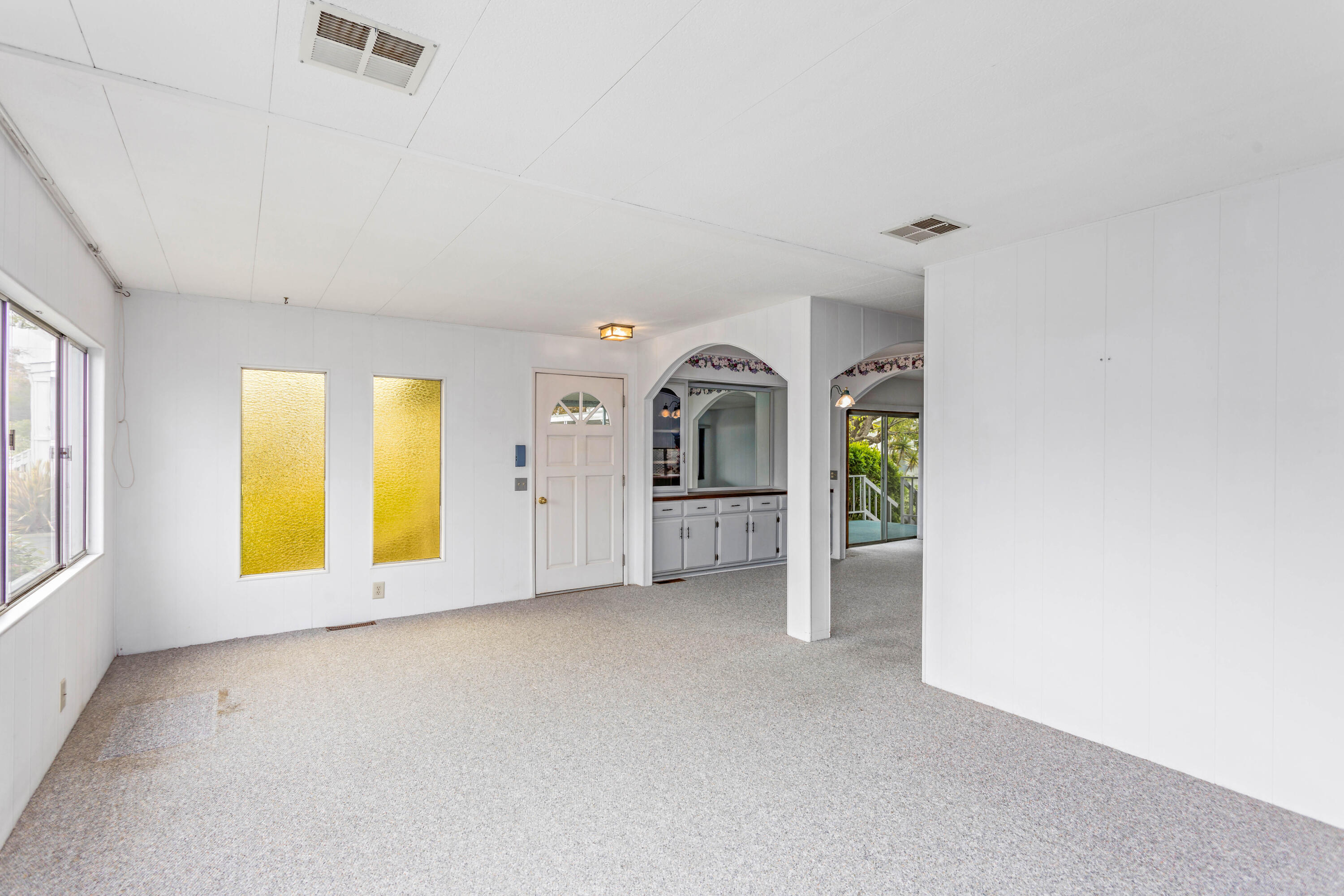 6180 Via Real, Unit 40 Carpinteria, CA 93013 - Photo 3 of 22 Living Room