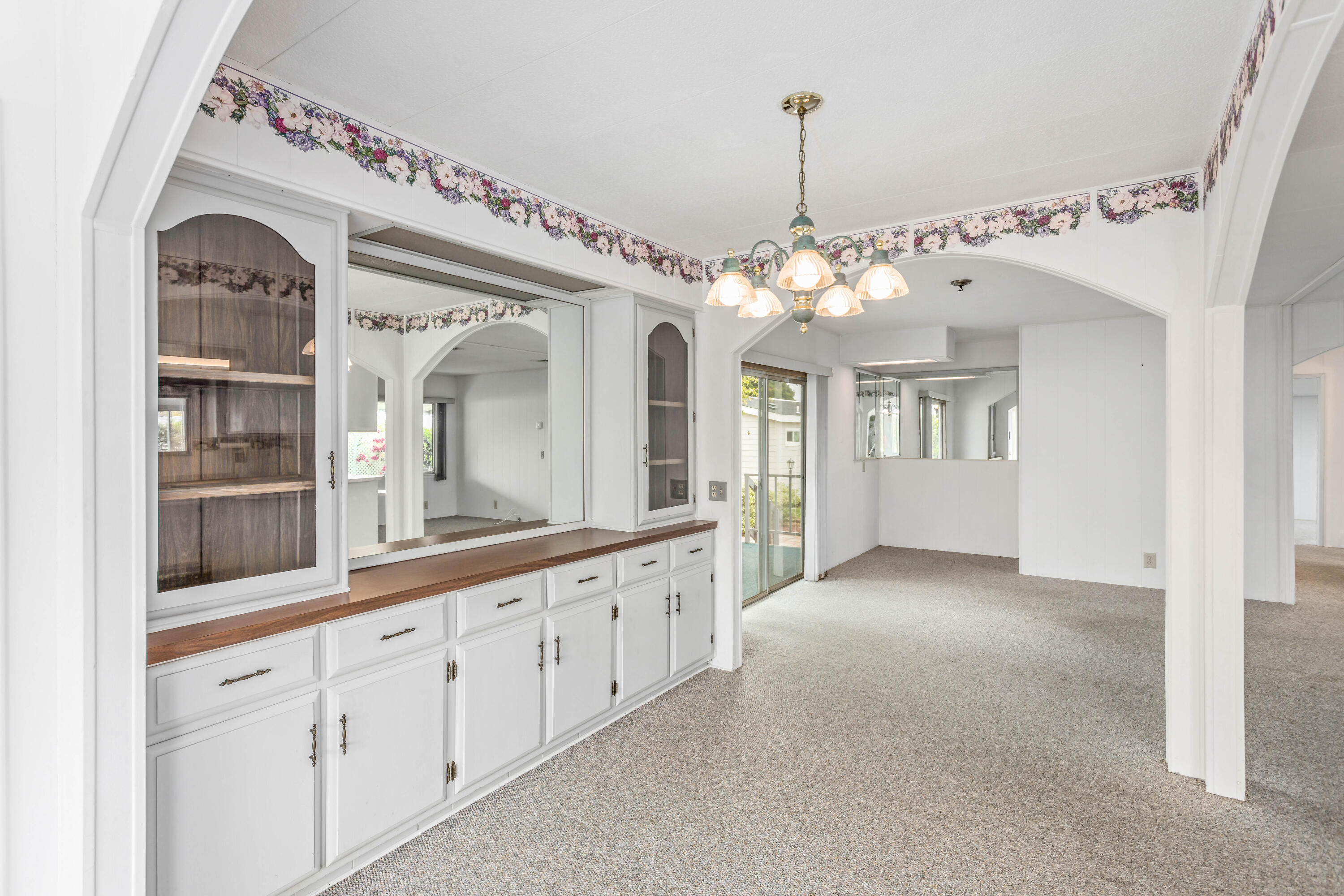 6180 Via Real, Unit 40 Carpinteria, CA 93013 - Photo 4 of 22 Living Room