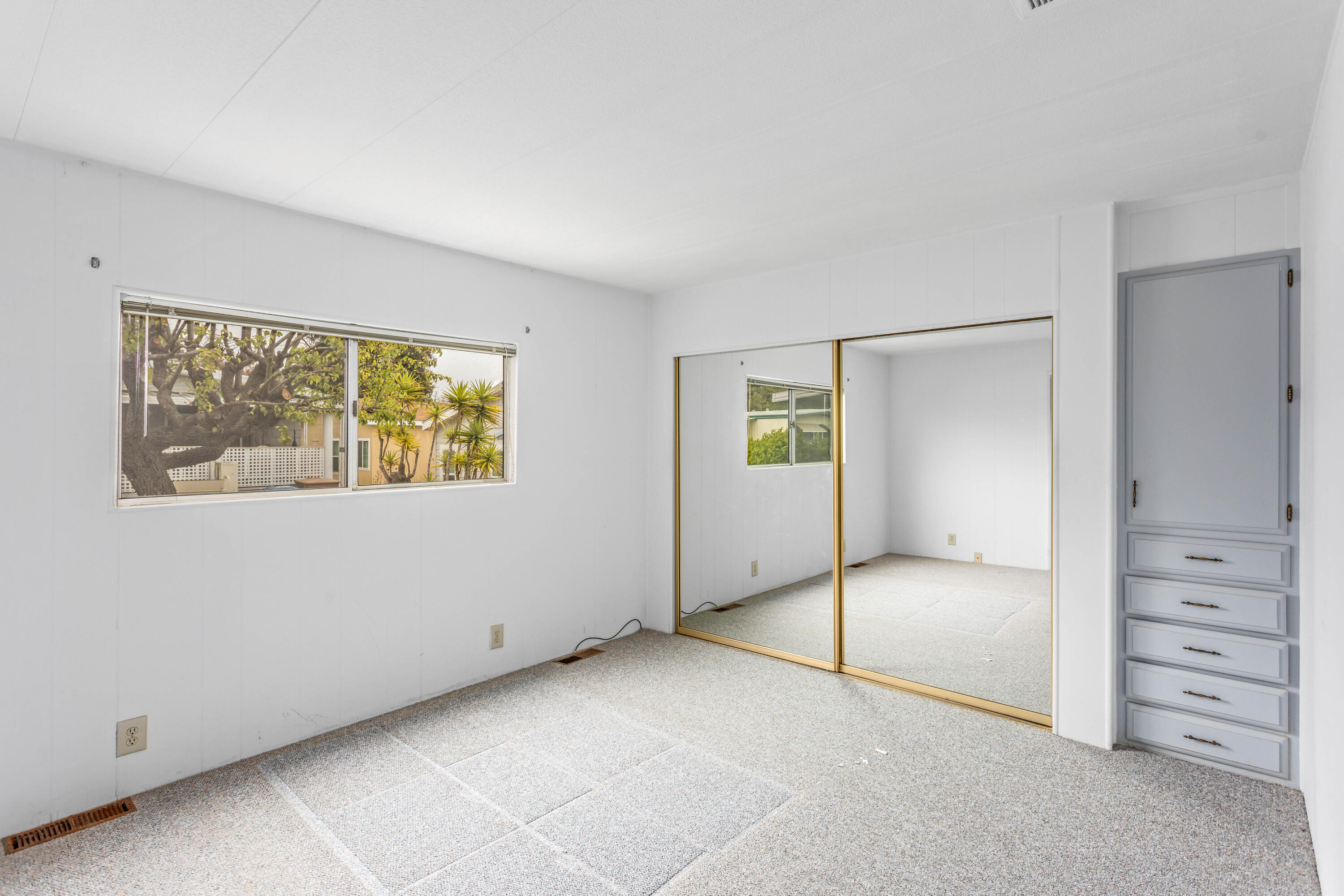 6180 Via Real, Unit 40 Carpinteria, CA 93013 - Photo 9 of 22 Primary Bedroom