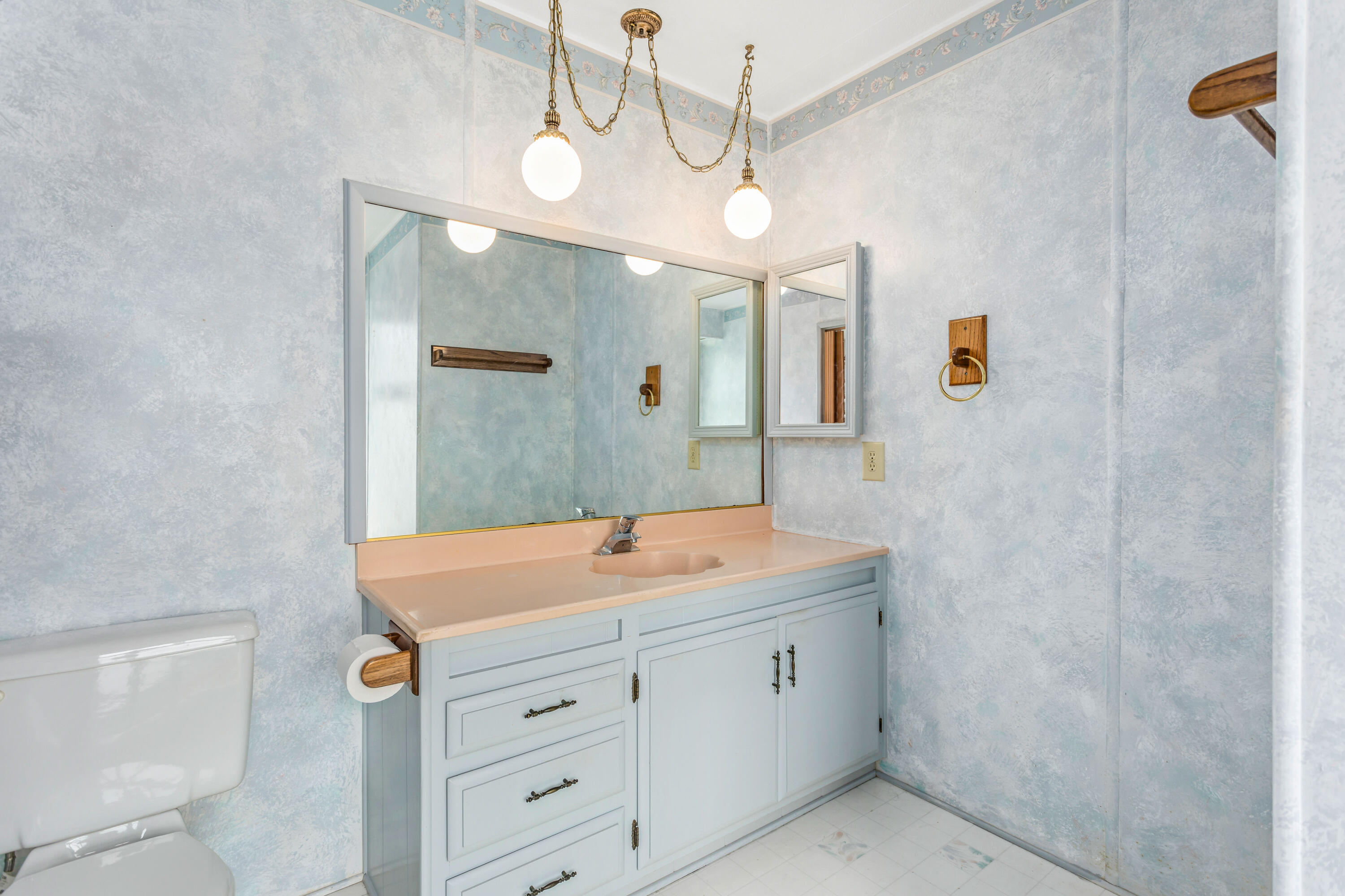 6180 Via Real, Unit 40 Carpinteria, CA 93013 - Photo 10 of 22 Primary Bath