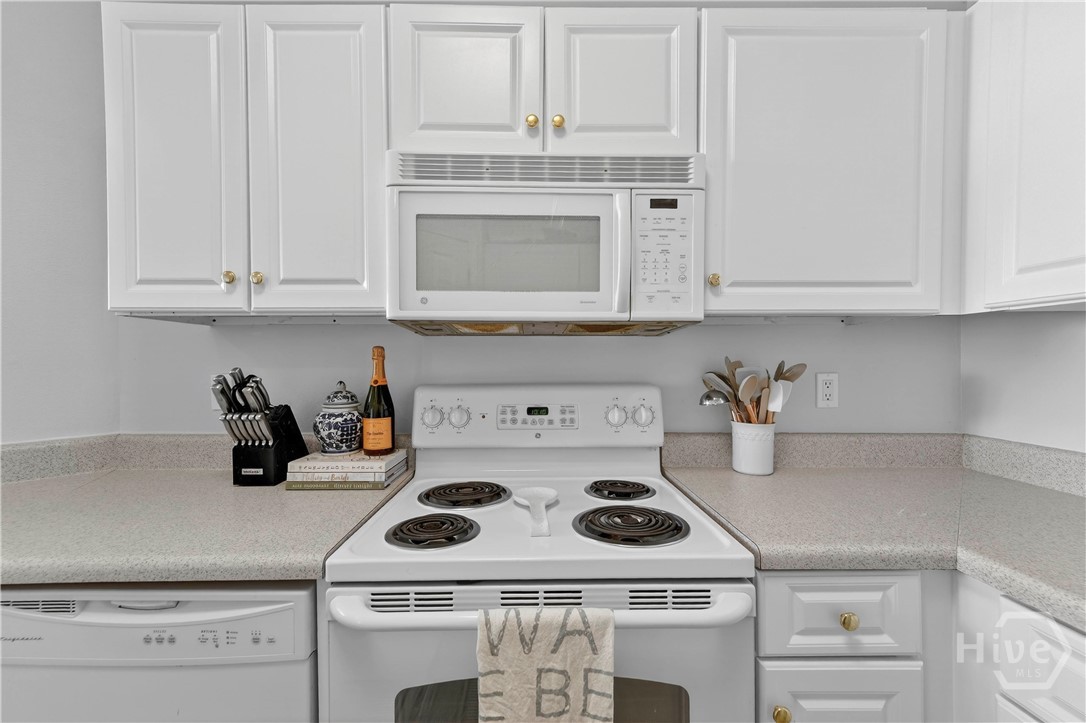 2136 Whitemarsh Way Savannah, GA 31410 - Photo 11 of 32