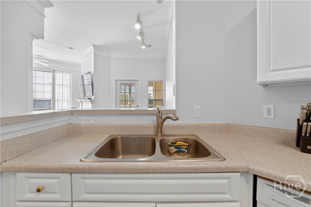 2136 Whitemarsh Way Savannah, GA 31410 - Photo 12 of 32