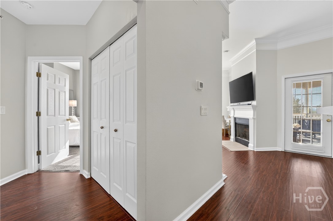 2136 Whitemarsh Way Savannah, GA 31410 - Photo 4 of 32