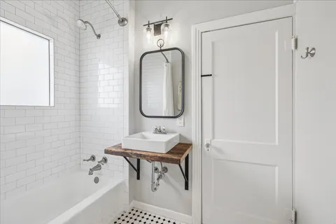 $925,000 | 211 East 24th Street, Houston, TX 77008