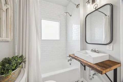 $925,000 | 211 East 24th Street, Houston, TX 77008