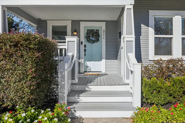 $925,000 | 211 East 24th Street, Houston, TX 77008