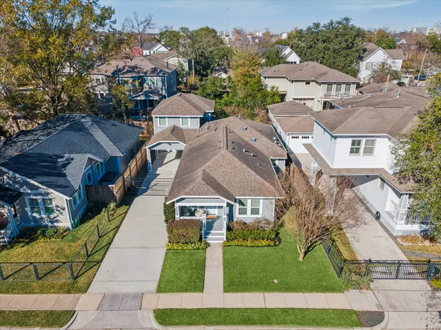 $925,000 | 211 East 24th Street, Houston, TX 77008