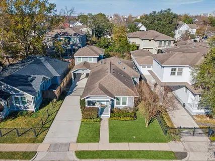 $925,000 | 211 East 24th Street, Houston, TX 77008