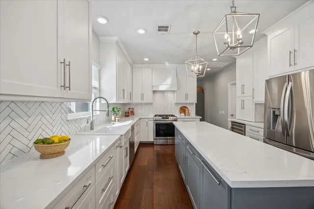 $925,000 | 211 East 24th Street, Houston, TX 77008