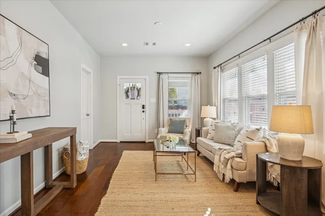 $925,000 | 211 East 24th Street, Houston, TX 77008