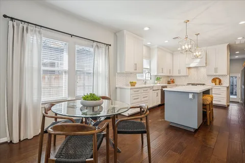 $925,000 | 211 East 24th Street, Houston, TX 77008